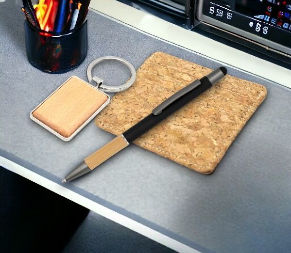 Подарочный набор Римини / В набор входит картхолдер Set, брелок Woody S и ручка металлическая Сайрис софт-тач, в подарочной коробке